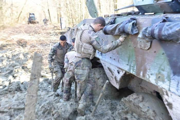 VBCI dans la boue Actualités Défense | Chars légers et blindés de reconnaissance | Construction de véhicules blindés