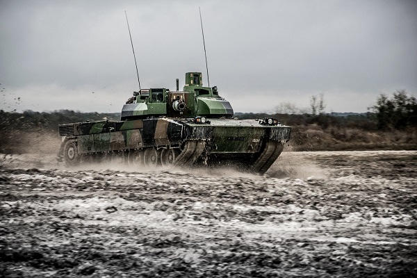 Char Leclerc francais en manoeuvre Analyses Défense | Budgets des armées et effort de Défense | Chaine de sous-traitance industrielle défense