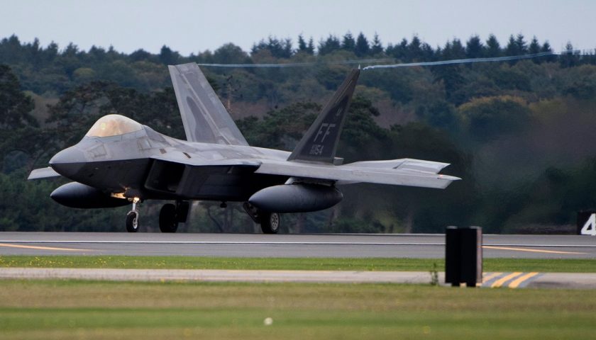 La nouvelle stratégie de l'US Air Force prévoit un cycle de vie de 15 ans pour ses chasseurs 2 F 22 to Lakenheath top Analyses Défense | Aviation de chasse | Construction aéronautique militaire