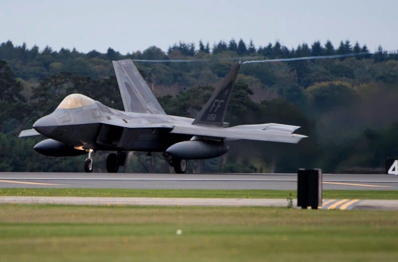F-22 Rapotr base aérienne birtanniques