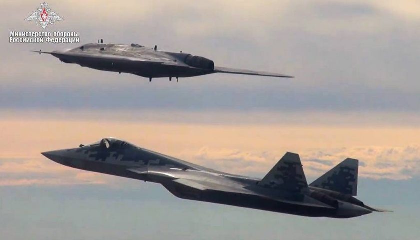 Su 57 et S70 Okhotnik B Actualités Défense | Aviation de chasse | Budgets des armées et effort de Défense