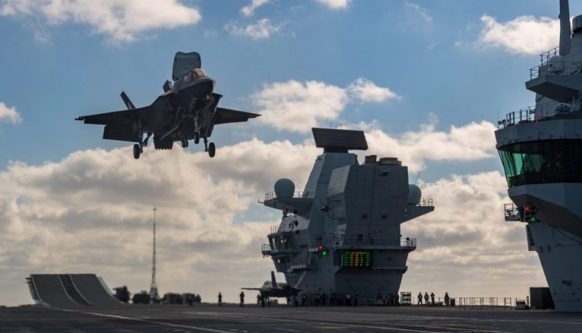 Budget 2020 : mise sous cocon d'un porte-aéronefs britannique de la classe Queen Elizabeth ? 1 royal navy f 35b pilots poised for first overseas deployment in a decade 1024x681 Actualités Défense | Budgets des armées et effort de Défense | Interopérabilité des forces armées