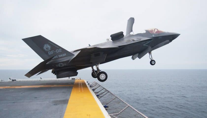 F35B de lUS Marines Corps au decollage dun LHD Actualités Défense | Aviation de chasse | Construction aéronautique militaire