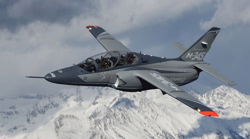 Leonardo Aermacchi M 345 Actualités Défense | Aviation d'entrainement et d'attaque | Construction aéronautique militaire