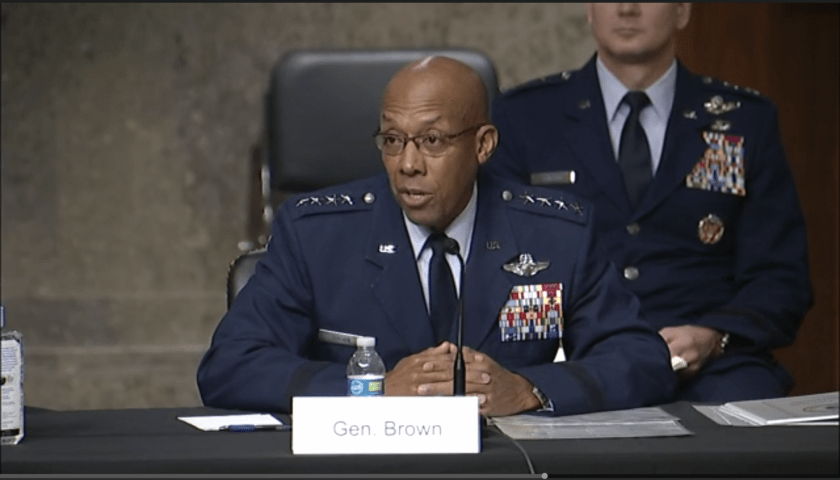 La puissance politique du programme F-35 le rend-il inébranlable ? 1 General Brown USAF Actualités Défense | Aviation de chasse | Budgets des armées et effort de Défense