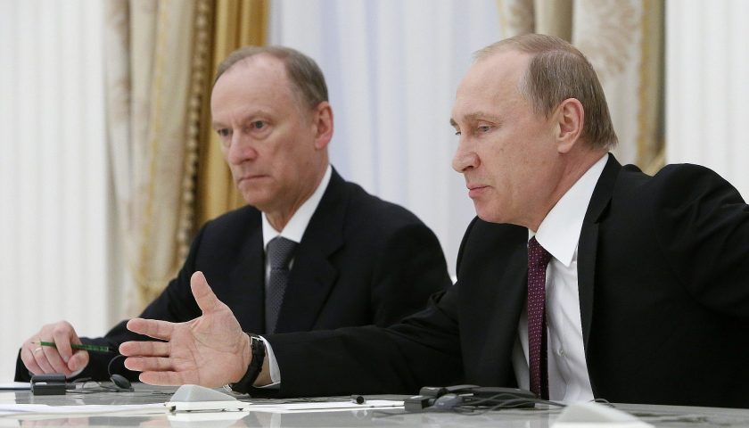 Une Maskirovka est-elle en route au sujet des tensions russo-ukrainiennes ? 1 Putin Patrushev Actualités Défense | Conflit dans le Donbass | Fait accompli