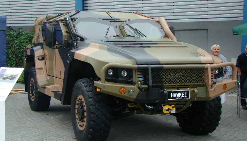 Contre toute logique, le nouveau blindé léger de l'Armée de Terre sera conçu en coopération européenne 2 Hawkei Thales Analyses Défense | Chaine de sous-traitance industrielle défense | Construction de véhicules blindés