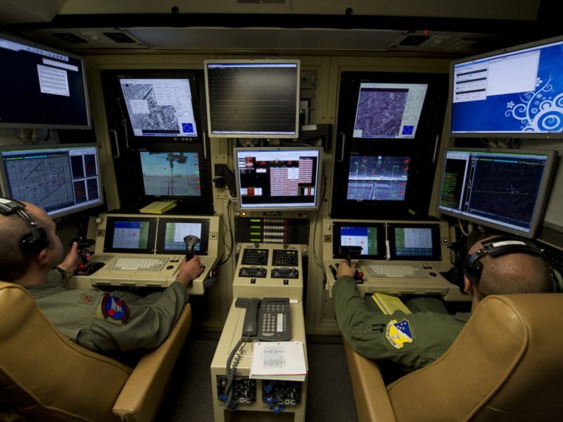 Face au durcissement de la menace, le Pentagone fait évoluer sa doctrine concernant les systèmes autonomes 1 Reaper control room Analyses Défense | Automatisation | Drones de combat