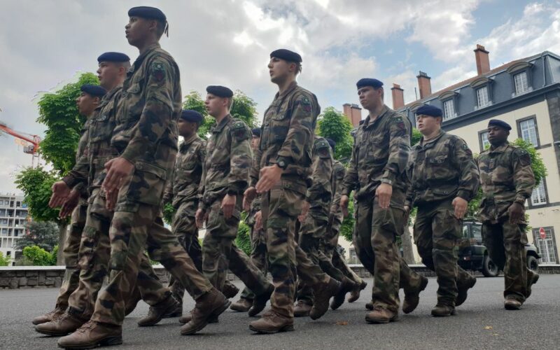 L'Armée Populaire de Libération chinoise, elle aussi, fait face à de sérieuses difficultés de recrutement et de fidélisation 1 ordre serre Armee de terre Planification et plans militaires | Analyses Défense | Communication institutionnelle défense