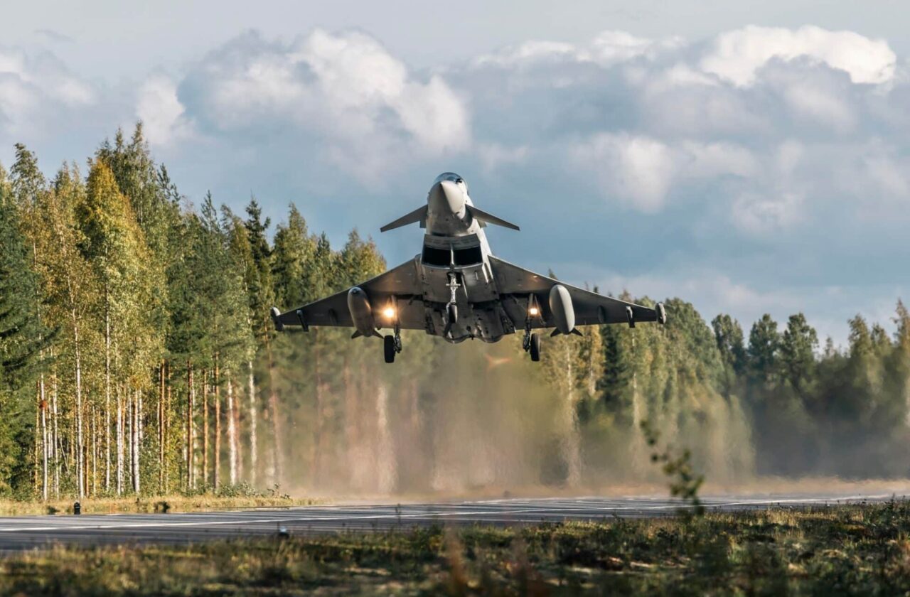 L'US Air Force anticipe une révolution de la guerre aérienne d'ici à 2050 (2/2) 16 Eurofighter Typhoon RAF en Finlande